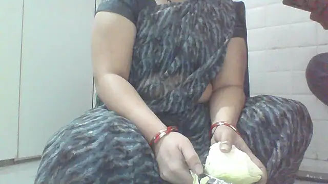 Snapshot of Riyasingh9 chatting on December 10, 2024, 4:24 am Riyasingh9 online show from December 10, 2024, 4:24 am