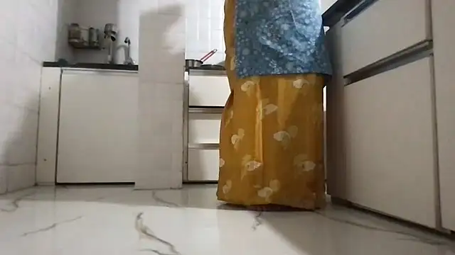 Snapshot of Riyasingh9 chatting on November 13, 2025, 3:49 am Riyasingh9 online show from November 13, 2025, 3:49 am