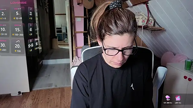 Snapshot of Lina_lou4 chatting on April 25, 2026, 3:42 pm Lina lou4 online show from April 25, 2026, 3:42 pm