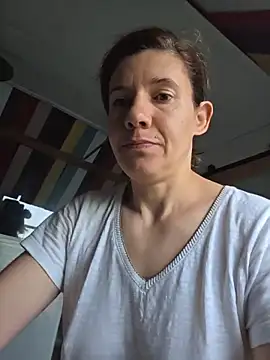 Snapshot of Lina_lou4 chatting on May 27, 2026, 6:54 am Lina lou4 online show from May 27, 2026, 6:54 am