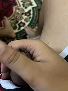 DreamerAsianGuy online show from December 18, 2024, 12:29 pm