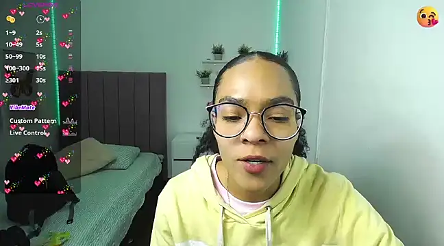 Snapshot of Nina_lovee_ chatting on December 2, 2024, 1:46 pm Nina lovee online show from December 2, 2024, 1:46 pm