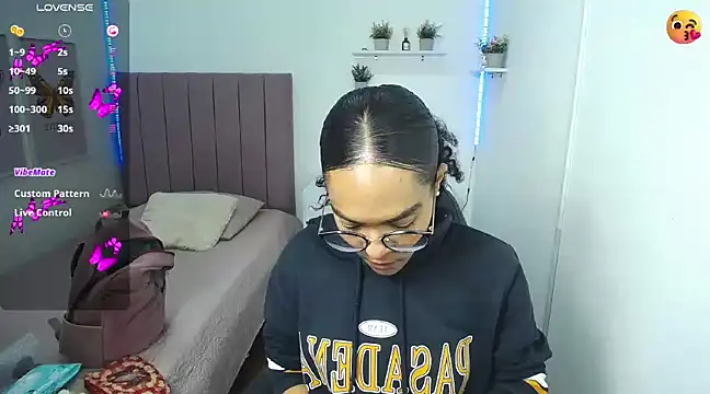 Snapshot of Nina_lovee_ chatting on December 12, 2024, 4:32 pm Nina lovee online show from December 12, 2024, 4:32 pm