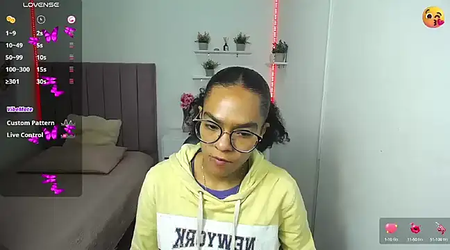 Snapshot of Nina_lovee_ chatting on January 13, 2025, 2:11 pm Nina lovee online show from January 13, 2025, 2:11 pm