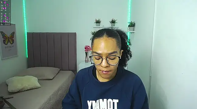 Snapshot of Nina_lovee_ chatting on February 4, 2025, 1:27 pm Nina lovee online show from February 4, 2025, 1:27 pm