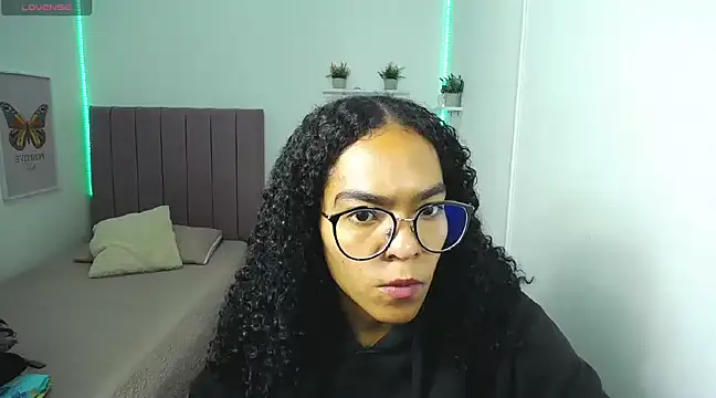 Snapshot of Nina_lovee_ chatting on February 17, 2025, 2:37 pm Nina lovee online show from February 17, 2025, 2:37 pm