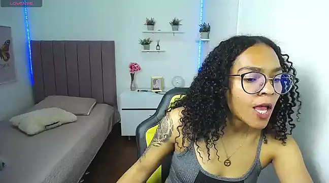 Snapshot of Nina_lovee_ chatting on February 19, 2025, 8:20 pm Nina lovee online show from February 19, 2025, 8:20 pm