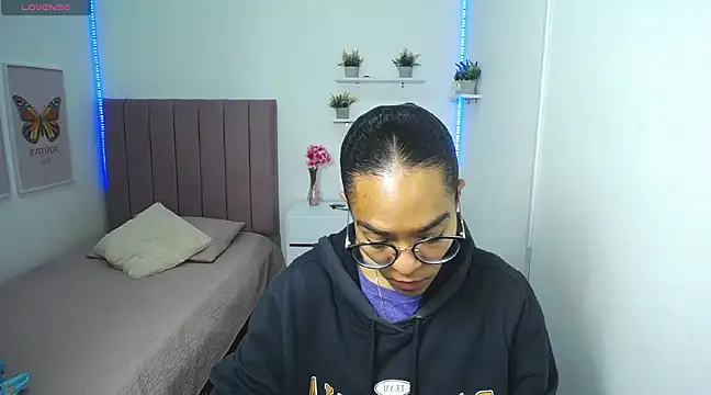 Snapshot of Nina_lovee_ chatting on February 28, 2025, 2:31 pm Nina lovee online show from February 28, 2025, 2:31 pm