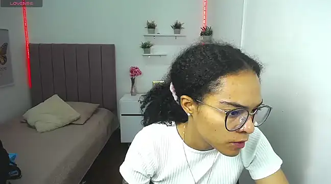 Snapshot of Nina_lovee_ chatting on March 7, 2025, 12:56 pm Nina lovee online show from March 7, 2025, 12:56 pm