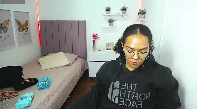 Snapshot of Nina_lovee_ chatting on March 12, 2025, 6:22 pm Nina lovee online show from March 12, 2025, 6:22 pm