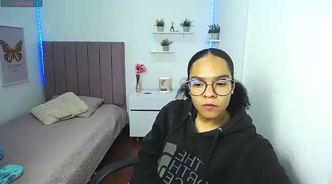 Snapshot of Nina_lovee_ chatting on March 15, 2025, 12:34 pm Nina lovee online show from March 15, 2025, 12:34 pm