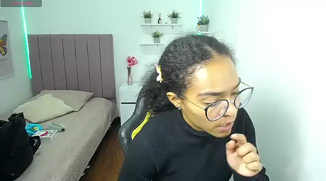Snapshot of Nina_lovee_ chatting on March 18, 2025, 3:53 pm Nina lovee online show from March 18, 2025, 3:53 pm