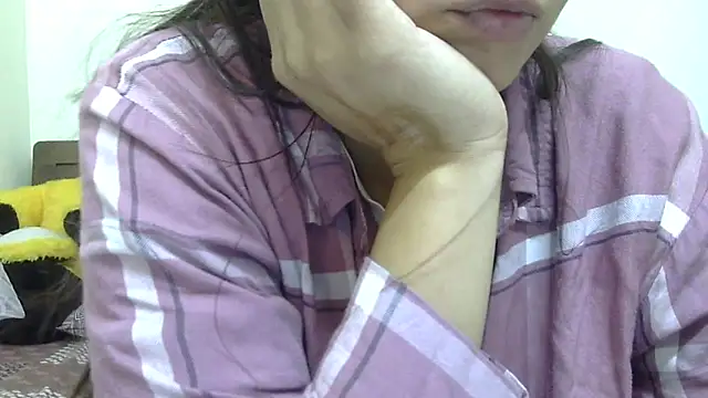 lovelydesi21 online show from April 8, 2026, 5:18 am