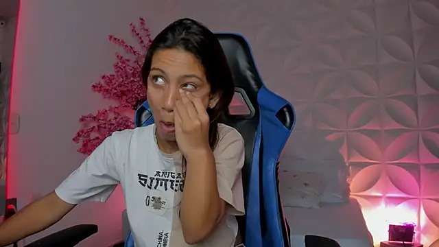 cora 22 online show from November 8, 2025, 12:27 pm