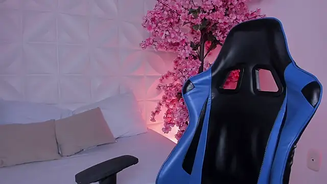 cora 22 online show from December 15, 2025, 1:15 pm