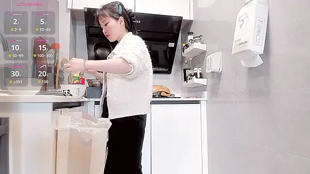 Vivian-6 online show from March 28, 2026, 12:32 am