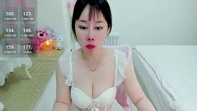 Snapshot of Vivian-6 chatting on May 9, 2026, 12:38 am Vivian-6 online show from May 9, 2026, 12:38 am