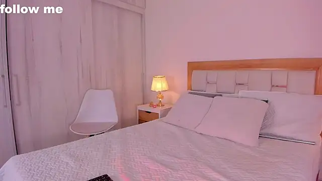 Snapshot of missjuliaa_ chatting on January 25, 2025, 3:19 am missjuliaa online show from January 25, 2025, 3:19 am