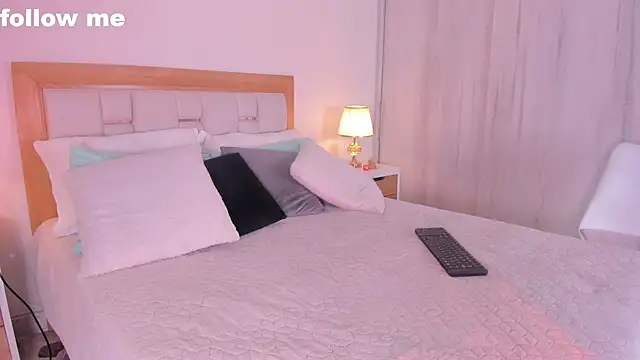 Snapshot of missjuliaa_ chatting on February 8, 2025, 3:19 am missjuliaa online show from February 8, 2025, 3:19 am
