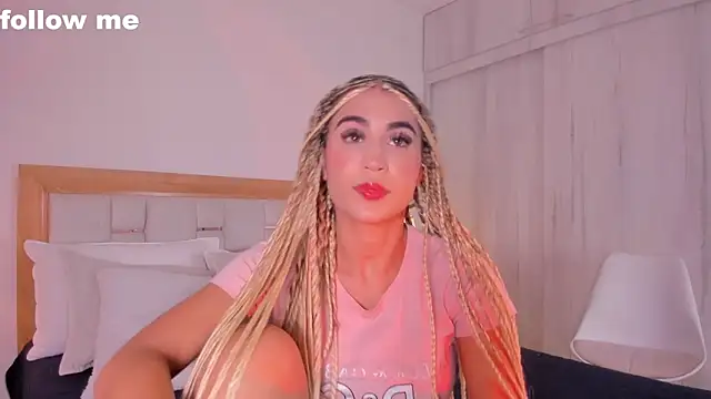 Snapshot of missjuliaa_ chatting on February 28, 2025, 7:25 pm missjuliaa online show from February 28, 2025, 7:25 pm