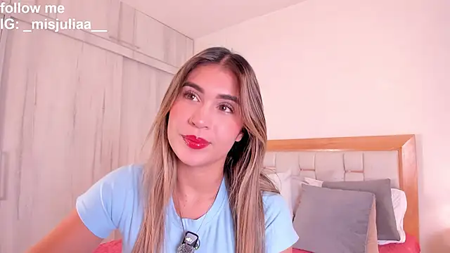 Snapshot of missjuliaa_ chatting on October 2, 2025, 3:13 am missjuliaa online show from October 2, 2025, 3:13 am