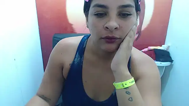 Laura hottt online show from October 3, 2025, 5:10 pm