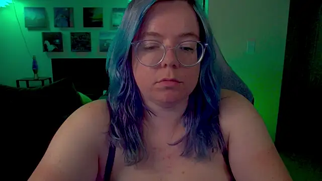 KiraSpitQueen online show from July 1, 2026, 3:52 am