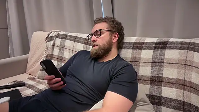 Bear bear  online show from May 1, 2026, 9:58 am