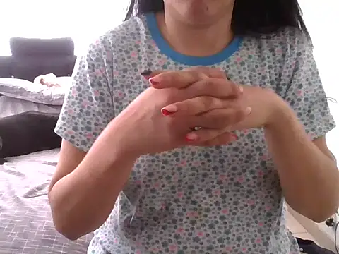 Snapshot of RAYA_1 chatting on October 7, 2025, 4:48 pm RAYA 1 online show from October 7, 2025, 4:48 pm