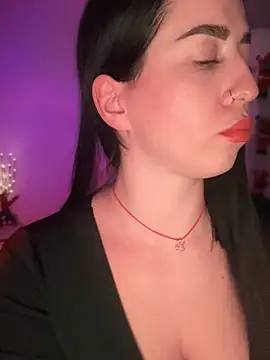 Snapshot of Emylia chatting on December 14, 2024, 9:35 pm Emylia online show from December 14, 2024, 9:35 pm