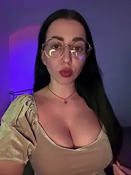 Emylia online show from November 11, 2025, 6:41 pm