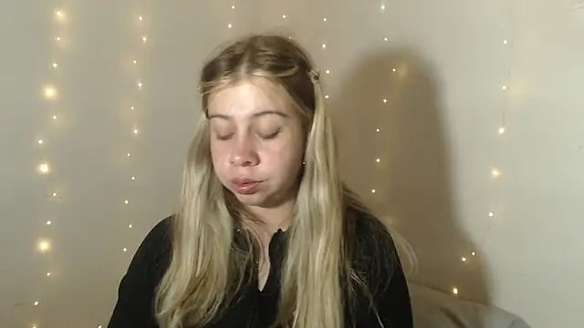 SweetSofty online show from September 30, 2025, 9:53 pm