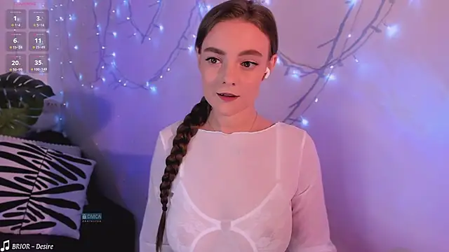 Snapshot of xwiuiwx chatting on October 8, 2025, 12:14 pm xwiuiwx online show from October 8, 2025, 12:14 pm