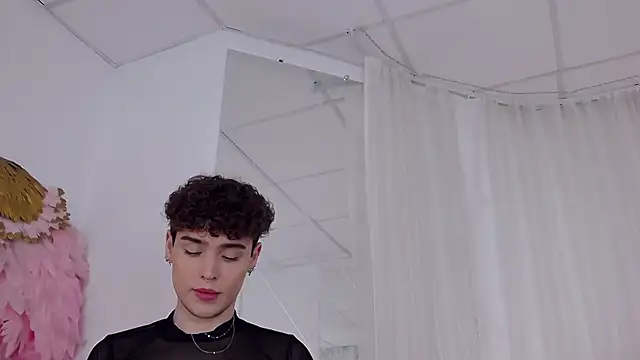 RobbyCharming online show from December 19, 2025, 4:08 am