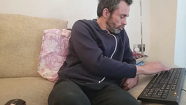 uk-bobbie-uk online show from October 27, 2025, 4:00 pm