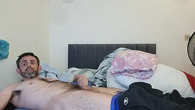 uk-bobbie-uk online show from November 21, 2025, 2:32 am