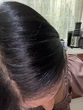 charlotte stevenss  online show from November 7, 2025, 2:50 pm