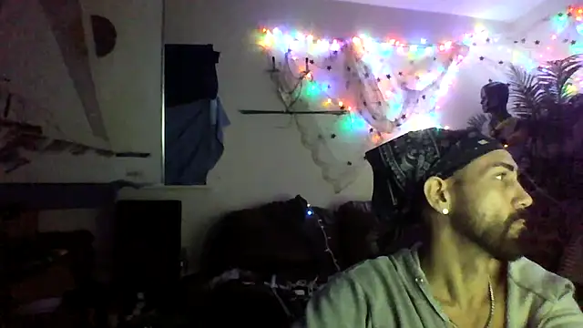 Snapshot of ItalianPapiDripDrip chatting on January 2, 2025, 7:01 am ItalianPapiDripDrip online show from January 2, 2025, 7:01 am