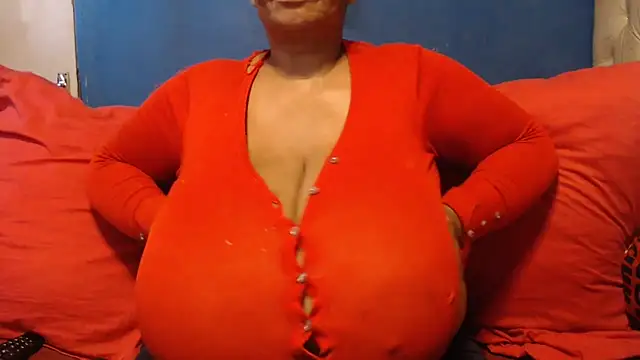 CUTEFIRMMELONSS online show from November 25, 2025, 9:09 am