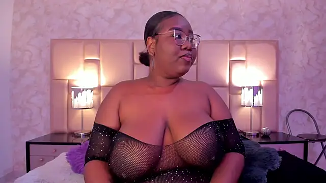 Snapshot of Darnellqueen chatting on January 22, 2025, 7:35 am Darnellqueen online show from January 22, 2025, 7:35 am