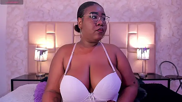 Snapshot of Darnellqueen chatting on January 25, 2025, 4:23 am Darnellqueen online show from January 25, 2025, 4:23 am