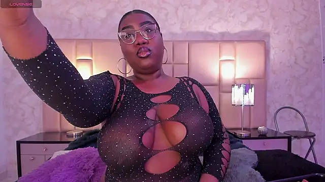 Snapshot of Darnellqueen chatting on February 17, 2025, 4:53 am Darnellqueen online show from February 17, 2025, 4:53 am