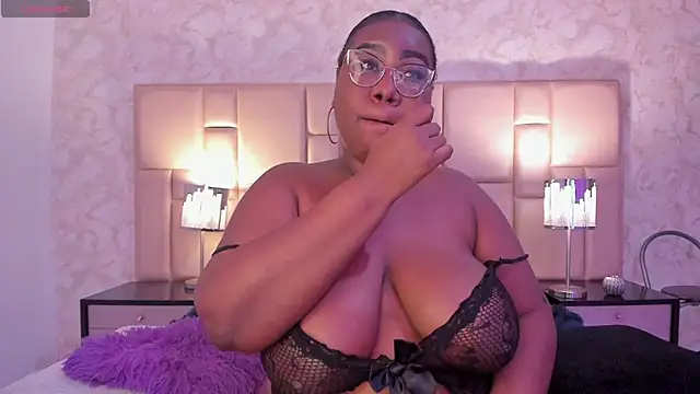 Snapshot of Darnellqueen chatting on February 18, 2025, 9:21 am Darnellqueen online show from February 18, 2025, 9:21 am