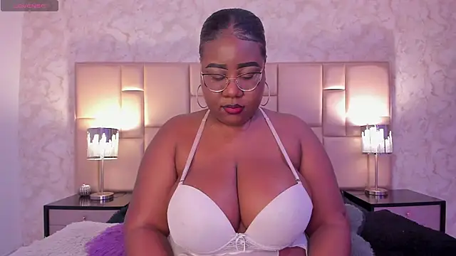 Snapshot of Darnellqueen chatting on February 24, 2025, 4:05 am Darnellqueen online show from February 24, 2025, 4:05 am