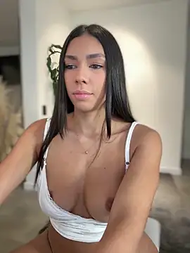 EllaSanz  online show from October 10, 2025, 9:14 pm