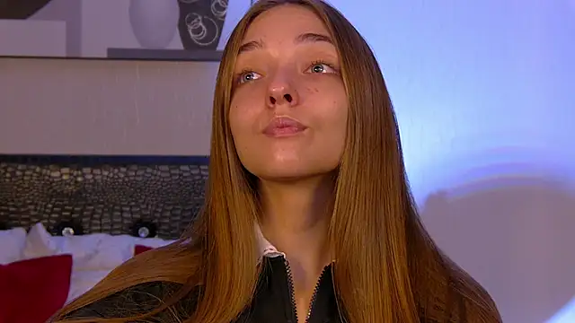 VirginieCruz online show from October 20, 2025, 7:25 pm