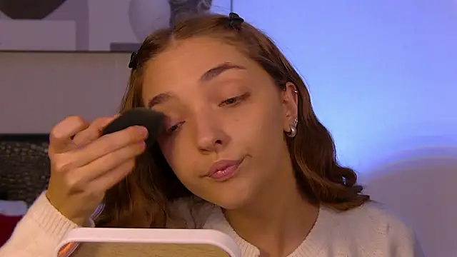 VirginieCruz online show from November 4, 2025, 7:24 pm