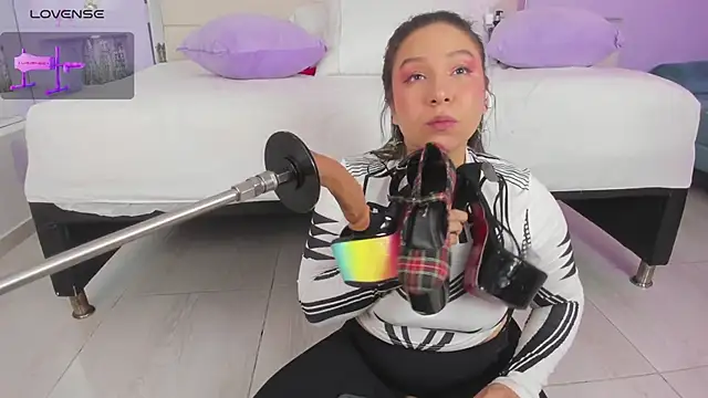 Isabella Daniell online show from January 31, 2025, 3:52 am