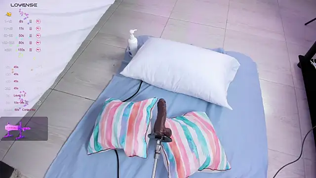 Isabella Daniell online show from November 12, 2025, 3:29 am