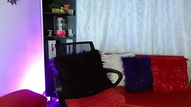 Karina Yang online show from January 15, 2025, 4:43 pm